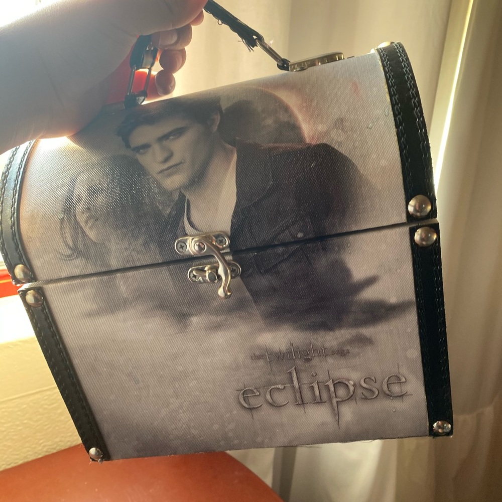 Twilight box